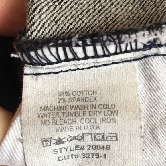 Brand NWT Fleur De Lis Embroidered Back Pocket Jeans with Boot Cut Legs - Picture 6 of 6